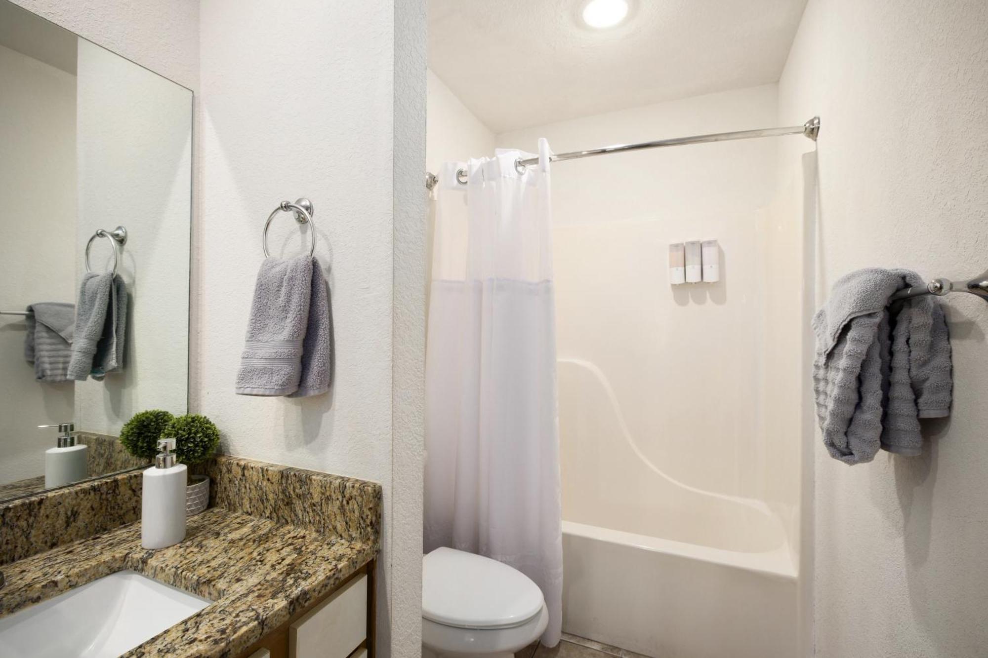 Walk-In, No Stairs Condo, Pets Welcome, 4 Mins To Silver Dollar City, 14 Mins To Ball Park Of America, Amazing Ozark Mountian Views Branson Eksteriør billede