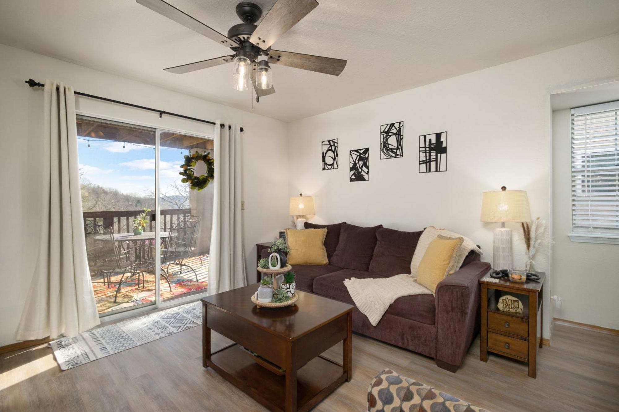 Walk-In, No Stairs Condo, Pets Welcome, 4 Mins To Silver Dollar City, 14 Mins To Ball Park Of America, Amazing Ozark Mountian Views Branson Eksteriør billede