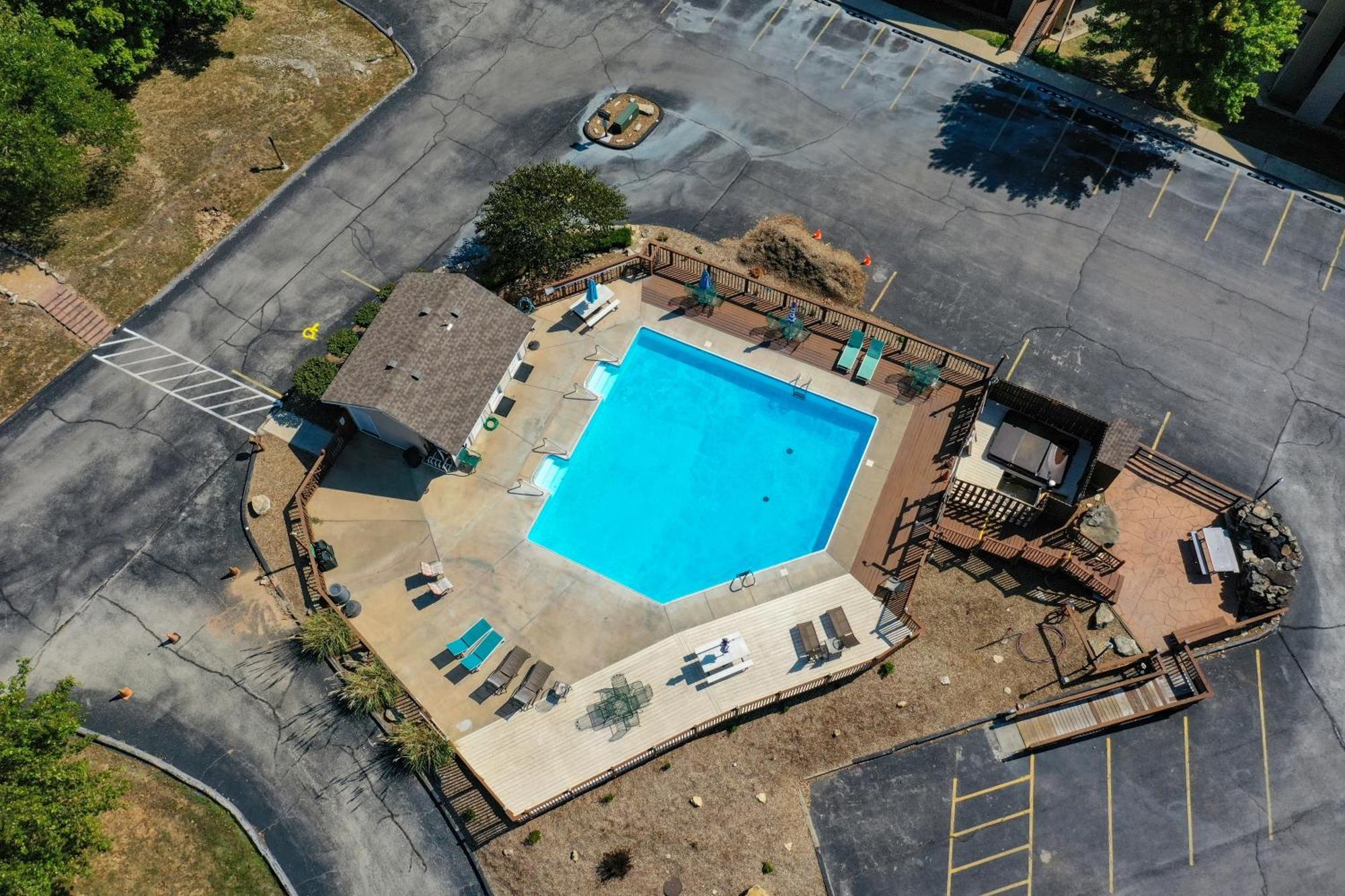 Walk-In, No Stairs Condo, Pets Welcome, 4 Mins To Silver Dollar City, 14 Mins To Ball Park Of America, Amazing Ozark Mountian Views Branson Eksteriør billede